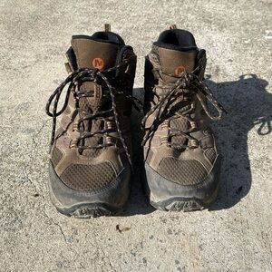 Merrell Boys Brown Hiking Boots (size 6)
